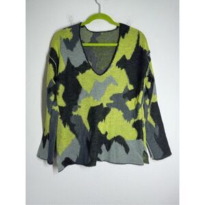 Women’s Malibu Meredith Sweater Lime Camo Vneck Sweater Sz M See Description